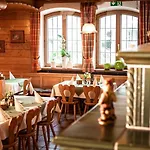 阿德勒酒店 Ziemetshausen